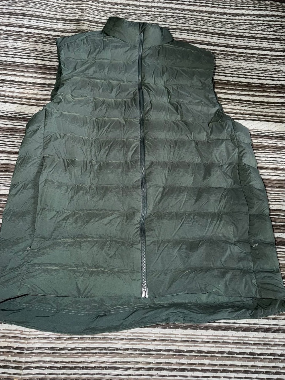 lululemon athletica Men's Quilted Puffer Vest in Olive Green